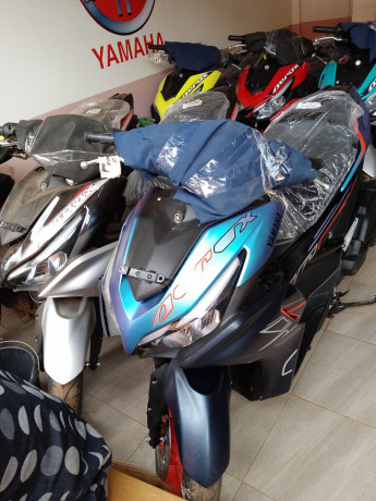 yamaha-scooter-aerox-big-2