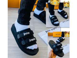 Salut vends des prêt-à-porter à côté de l'échangeur de l'Est