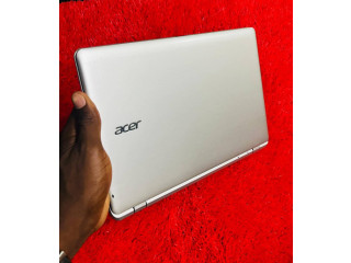 Mini Acer E3-111, Dualcore, Écran 11.6, Disque dur de 500Gb et 4Gb de Ram, Autonomie 5heure.Bonus: licence authentique Windows office installé