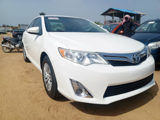 TOYOTA CAMRY LE 2013 DISPONIBLE