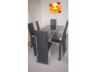 Table a manger disponible bn prix besoin d'argent