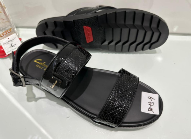 pied-nu-disponible-big-3