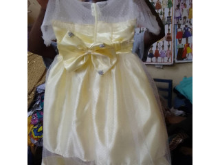 Robe, habillement, robe de mariage,  et couture de tenues de femmes à moindre coût.