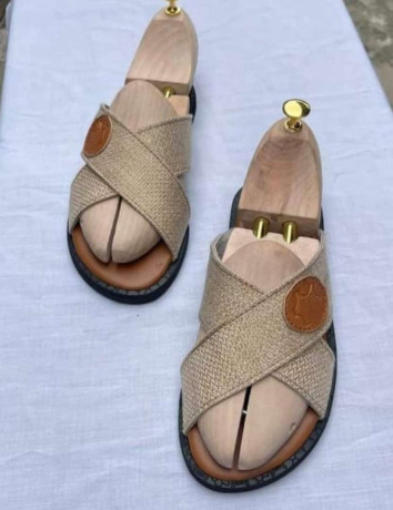 vente-et-confection-de-standalettes-en-cuir-big-0