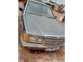 Mercedes 190 boite manuelle  4cylindres 1.000.000f