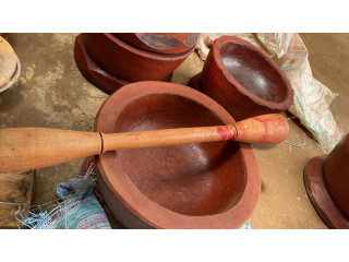 Mortier de foutou et plat en bois