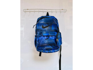 Vente de sacs, collier, bracelet