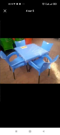 vente-de-produits-comme-chaise-plastique-et-pret-a-porter-pour-homme-big-1