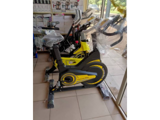 Vélo d'appartement disponible de très bonnes qualités