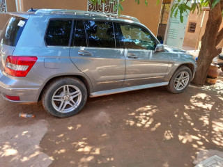 Un Mercedes CLK 350 4matic 2010 disponible a un très bon prix contact moi