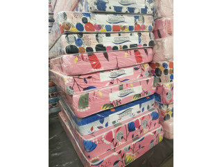 Matelas mousse spéciale et ordinaire