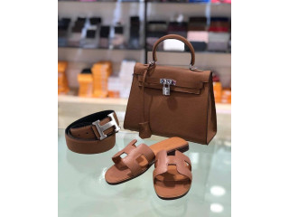 Chaussures et sacs à main assortis