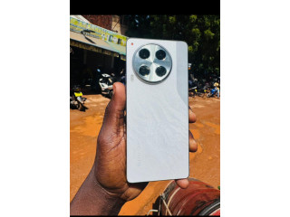 Tecno Camon 30