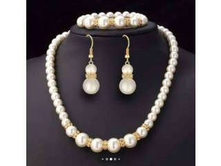 Vente d'ensemble chaîne,bague, bracelet et boucle d'oreille