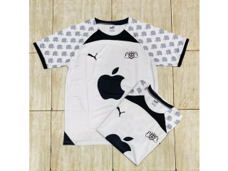 De nouveau maillot disponible