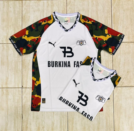 de-nouveau-maillot-disponible-big-2