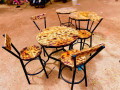ensemble-de-chaises-basses-et-table-small-0