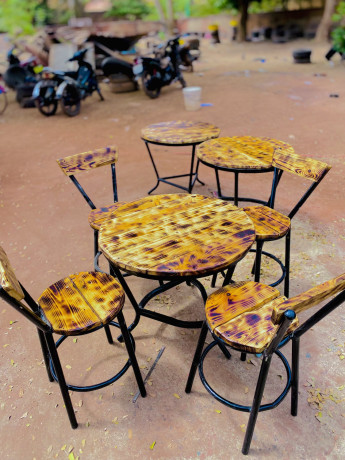 ensemble-de-chaises-basses-et-table-big-4