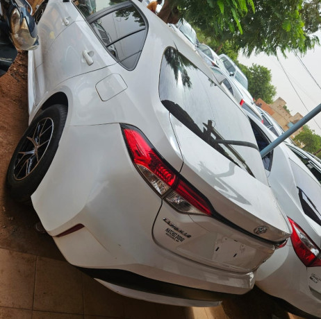 toyota-corolla-le-2020-big-0
