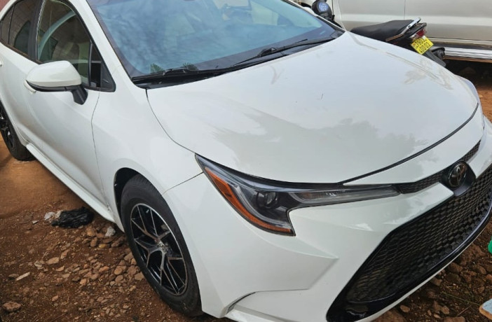 toyota-corolla-le-2020-big-1
