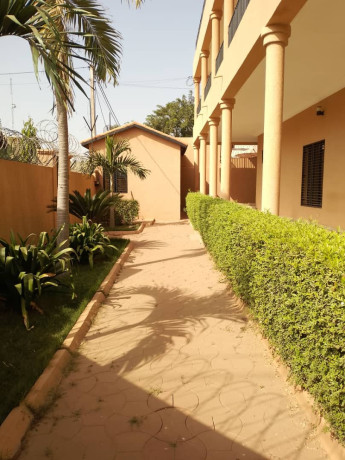villa-r2-en-location-a-ouaga-2000-big-0