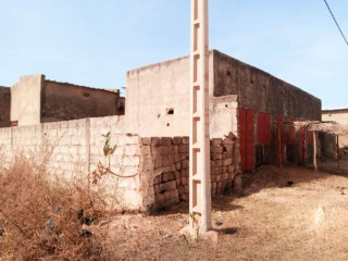 UNE PARCELLE SEMI-CLÔTURÉE D'UNE SUPERFICIE DE 600 M2 EN VENTE A TANGHIN BANG-POORE SUR PERFECTOR IMMOBILIER