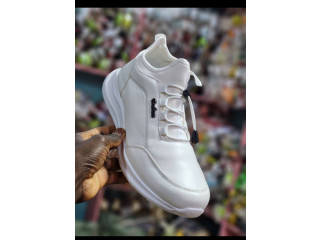 Chaussures de qualité et moins coûteuses