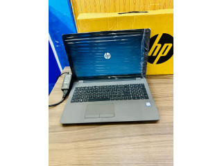 Hp 250 G6, Core i5 de 7th, 2.70 GHz Ecran 15.6 , SSD 256Gb et 8Gb de Ram, Autonomie 3heure