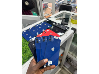 IPhone 12 simpe.  64GB