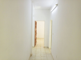 DES BUREAUX À LOUER AU R+1 et AU R+2 D'UN IMMEUBLE EN FACE DU BOULEVARD TENSOBA À SANYIRI SUR PERFECTOR IMMOBILIER