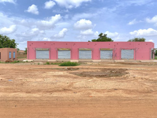 DES SHOWROOMS EN LOCATION DANS LE QUARTIER TENGANDOGO SUR PERFECTOR IMMOBILIER