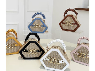 Le Straw Box Bag 2026 est enfin là